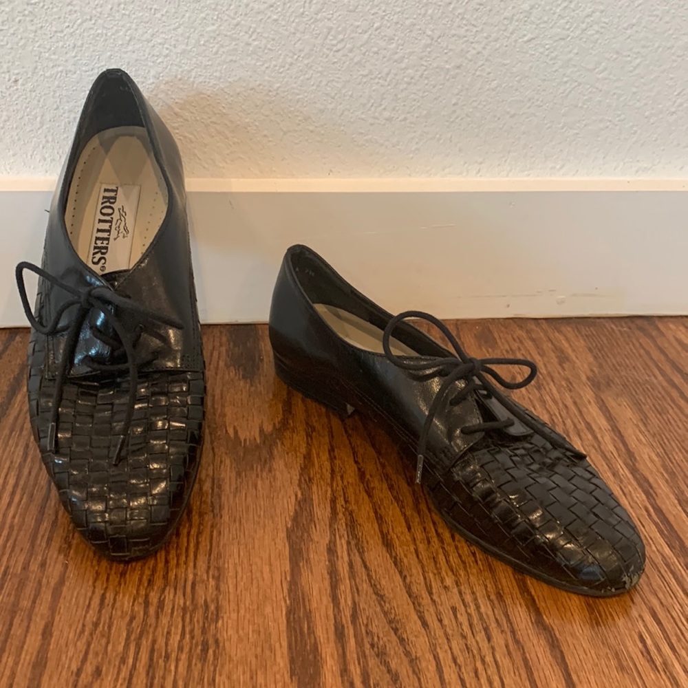 Trotters Lila Black Woven Leather Lace Up Oxfords, 7N